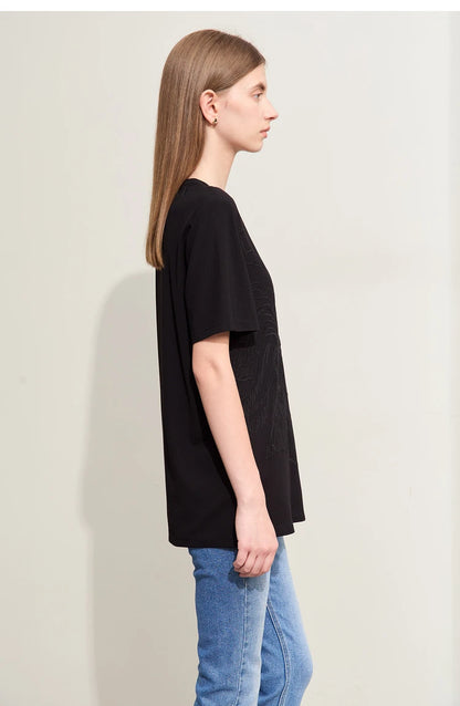 Damen T-Shirt mit minimalistischer Stickerei im lässigen Stil für den Sommer