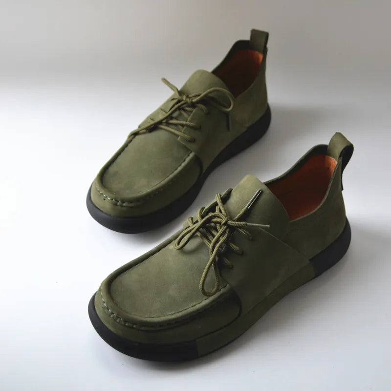 Dunkelgrüne Herren-Schnürschuhe aus mattem Leder mit runder Kappe und dicker Sohle