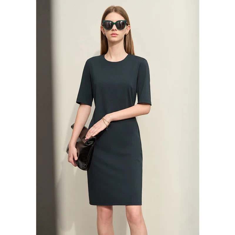 Ärmelloses Sommerkleid mit A-Linien-Schnitt und Schlitz – elegant und modisch in Schwarz