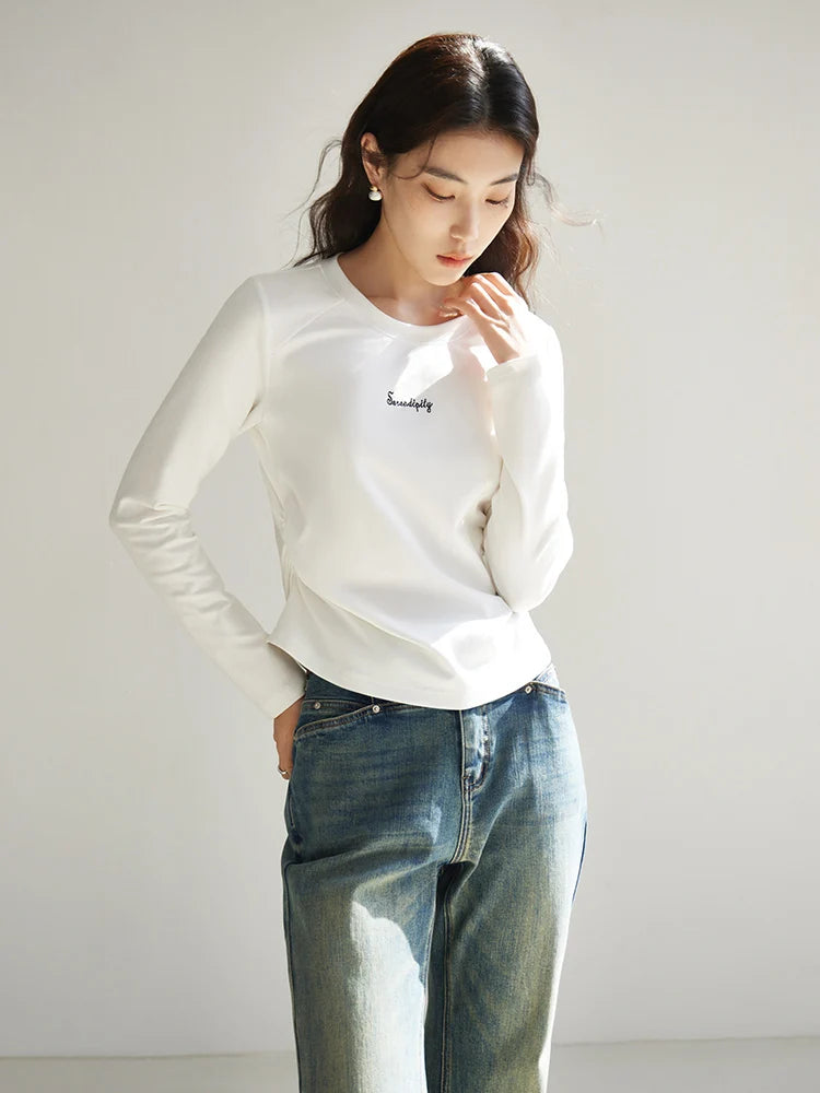 Zweiteiliges Damen-Set mit abnehmbarer Krawatte und Weste im Preppy-Stil – ideal für den Frühling in Marineblau und Khaki.