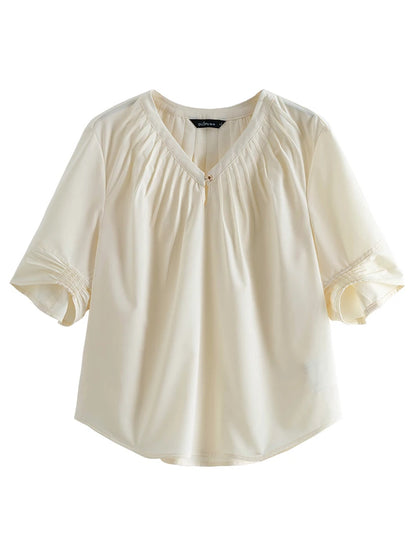 Elegantes Damen-T-Shirt in Weiß mit einzigartigem Design und vielseitigem Kragen – ideal für den Sommer.