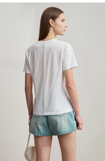 Damen Top im minimalistischen Sommerstil mit einfarbiger Buchstabenstickerei