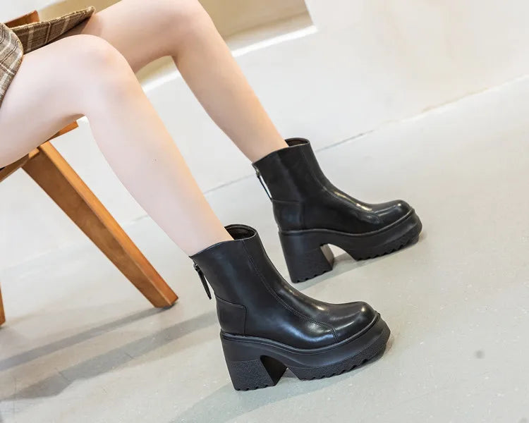 AIYUQI Damen-Stiefeletten aus schwarzem Leder, dicke Absatzplattform, seitliche Ansicht