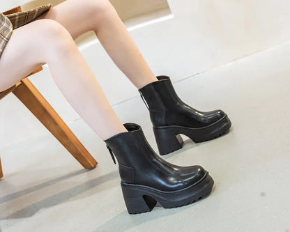 AIYUQI Damen-Stiefeletten aus schwarzem Leder, dicke Absatzplattform, seitliche Ansicht