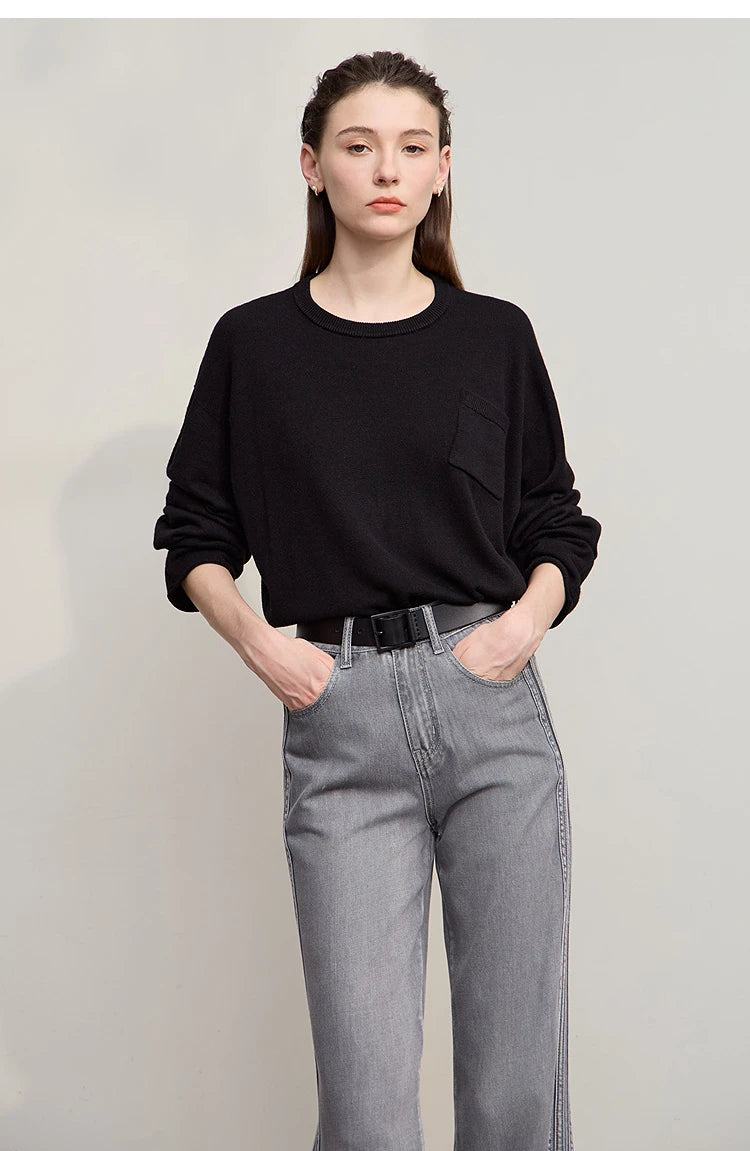 AMI Damen-Pullover mit Rundhalsausschnitt, schwarze Strickoptik, lange Ärmel und Brusttasche