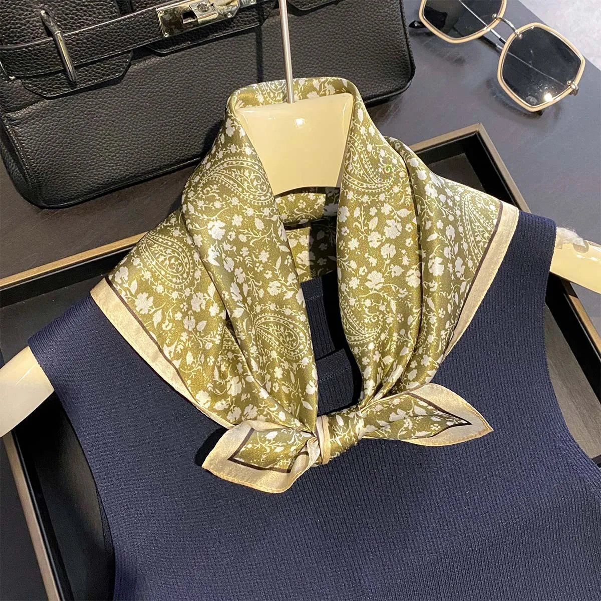 Damen Seidensatin Schal quadratisch Blumenprint Kopftuch Bandana Hijab K