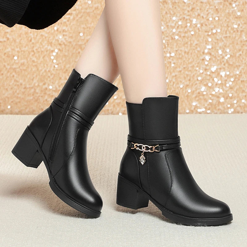 AIYUQI Women Snow Boots Winter 2025 New Genuine Leather Women Ankle Boots Round Toe Large Size Wool Women's Short Booties