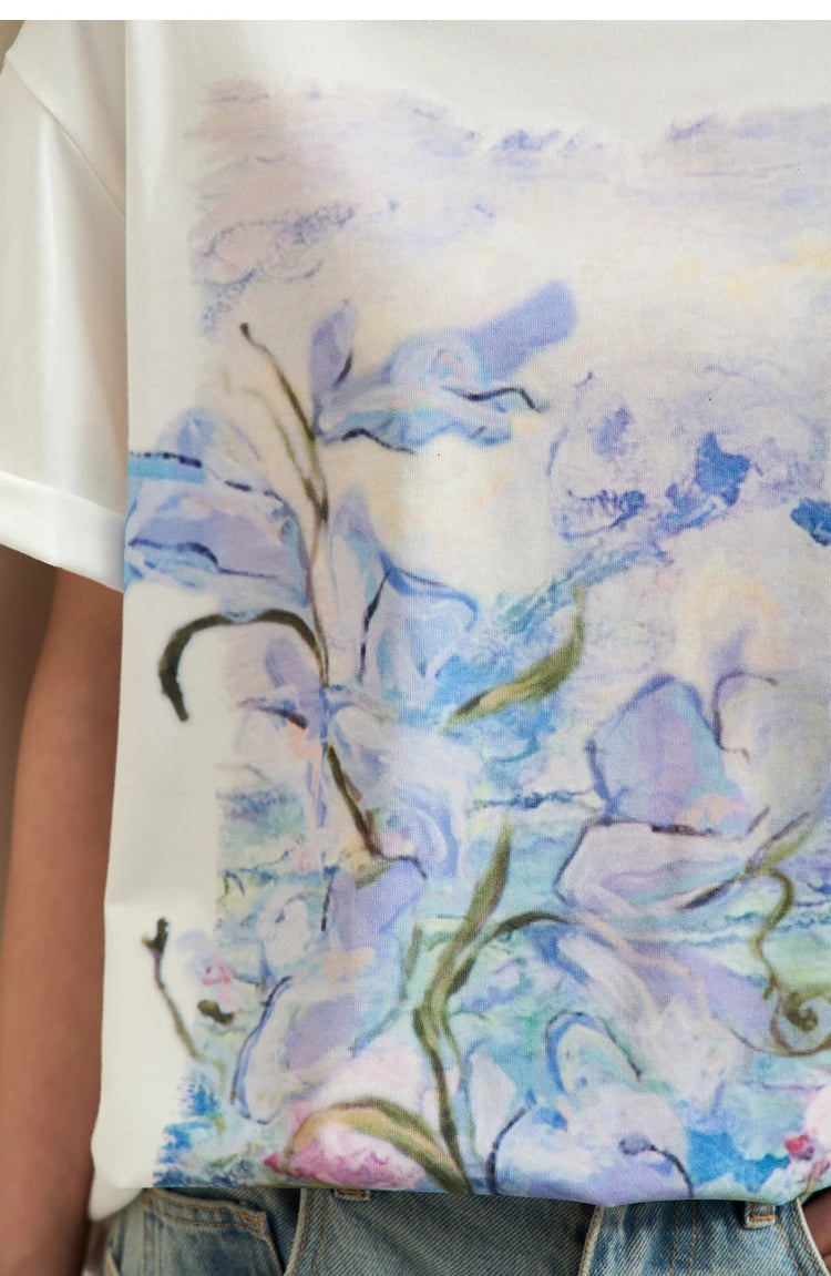 Damen T-Shirt im Minimalismus-Stil mit Kunstöl-Farbdruck für den Sommer