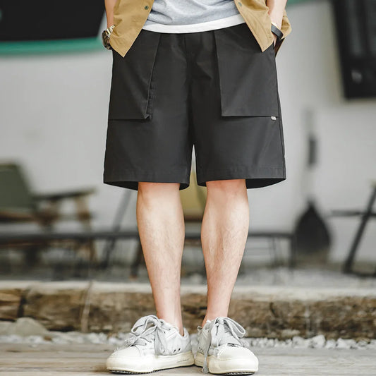 Herren Shorts aus leichtem Material mit großen Taschen in Schwarz