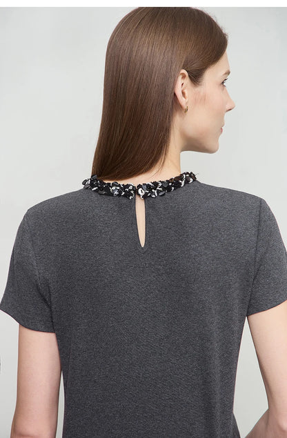 Damen Kurz-T-Shirt im minimalistischen Stil mit elastischen Perlen und Pailletten-Dekoration