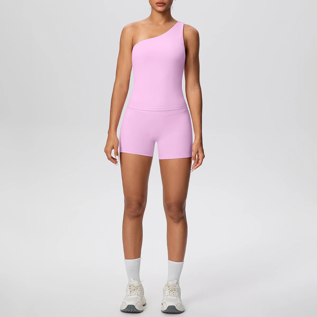 Yoga-Set mit einarmigem BH-Top und Shorts, hellrosa mit einseitiger Trägernaht