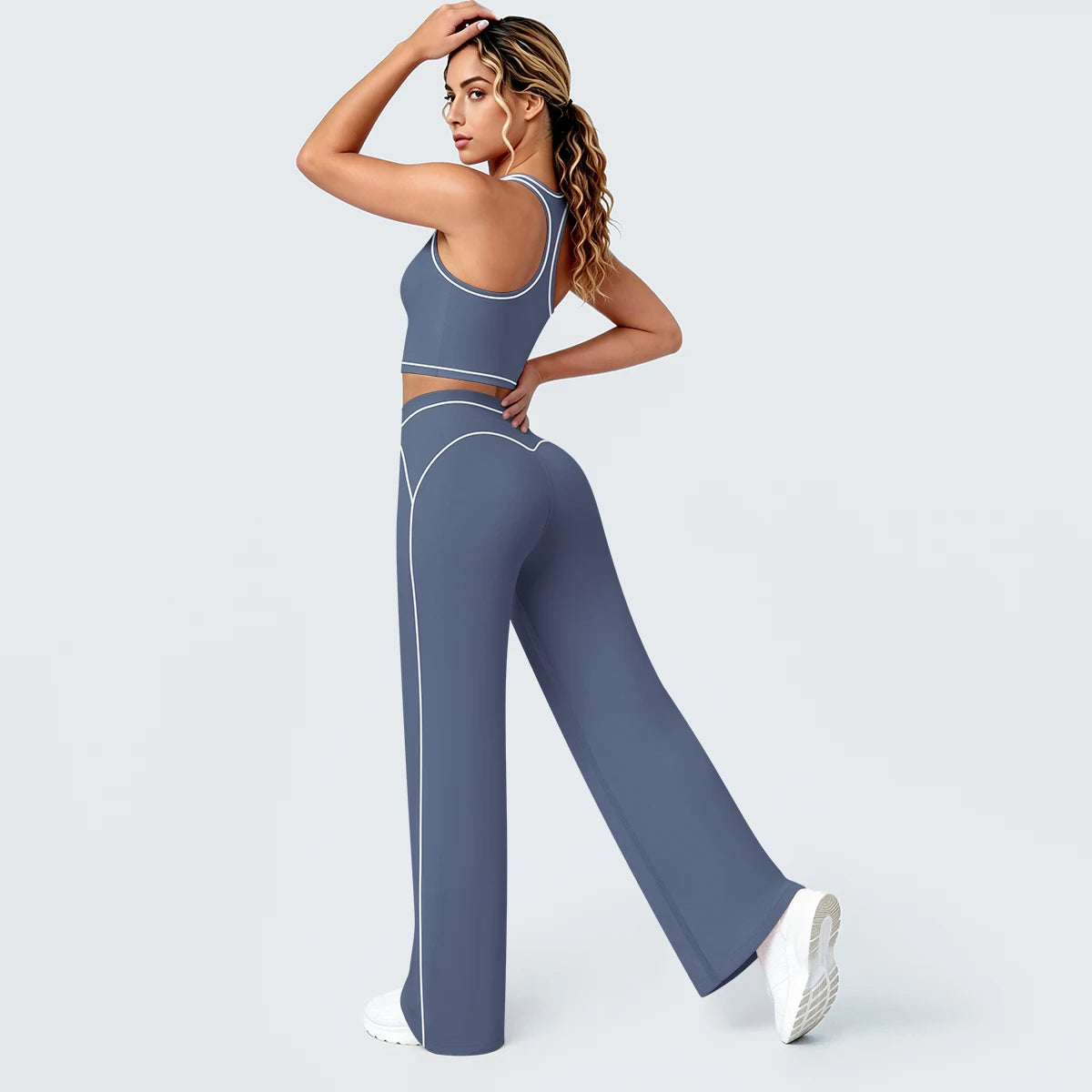 Damen-Yoga-Set in Dunkelblau: Vorderansicht von Tank-Top und fließender Hose, kontrastierte Kanten.