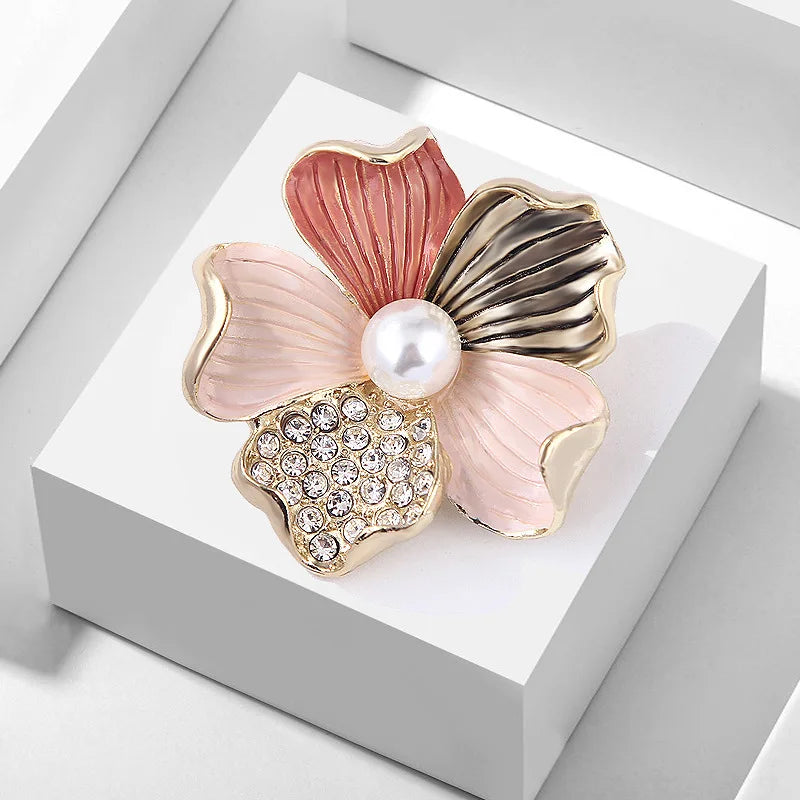 Brosche Blume Perle Emaille Kristall Tropföl Klassisch elegant Damen