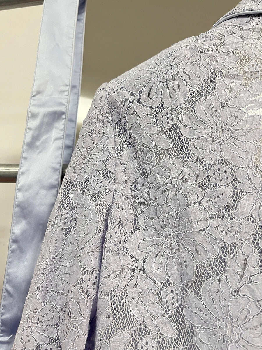 Schulterfreies ärmelloses Damenkleid mit 3D-Blumen und Patchwork-Design – figurbetont und modisch mit Reißverschluss.