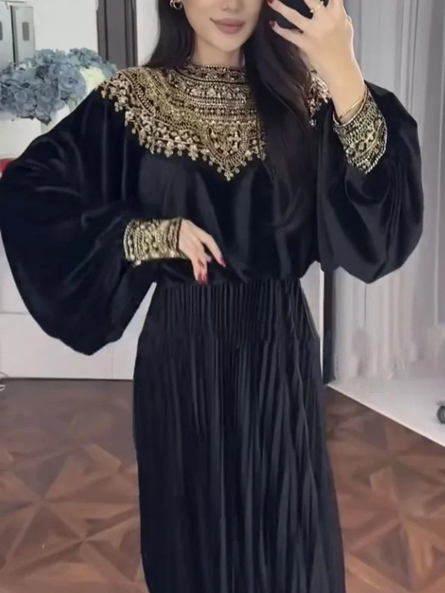 Elegantes Damenkleid mit Rundhalsausschnitt und langen Ärmeln – Patchwork-Design mit Perlen für einen stilvollen Auftritt