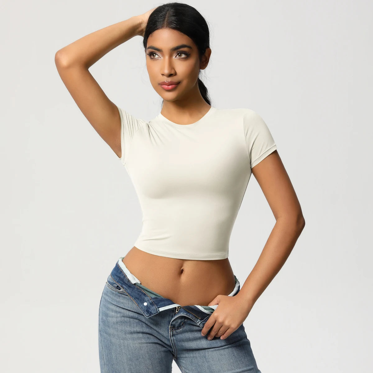 Slim Fit Yoga-Top für Damen, helles Cremeweiß, kurze Ärmel, figurbetont