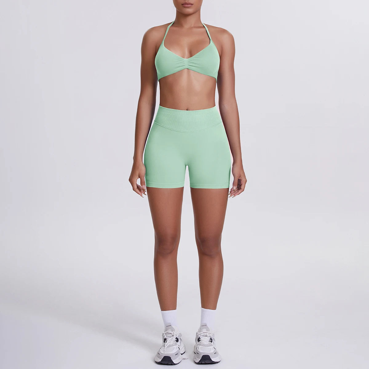 Damen-Yoga-Set: nahtloser Sport-BH und High-Waist-Shorts in Salbeigrün