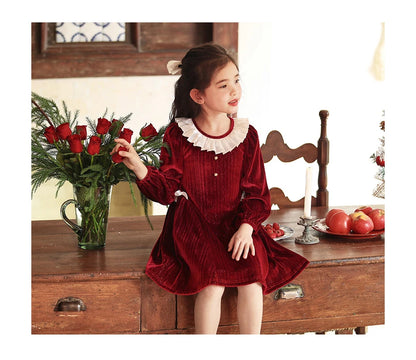 Ärmelloses Sommerkleid für Mädchen mit Blumenmuster und Tüll-Details – ideal für Geburtstagsfeiern