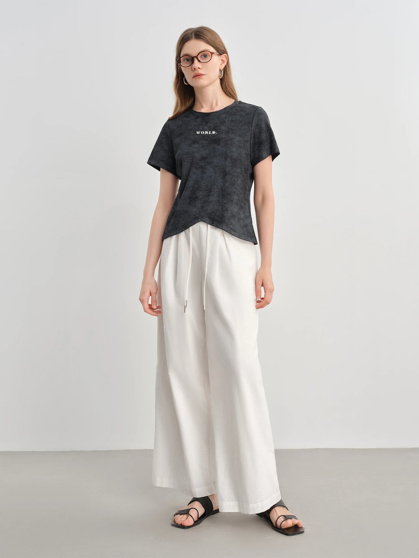 Langärmliges Baumwollshirt mit einzigartigem Stickdesign und Hohldetails in Pink – lockeres, vielseitiges Fashion-Top für den Sommer.