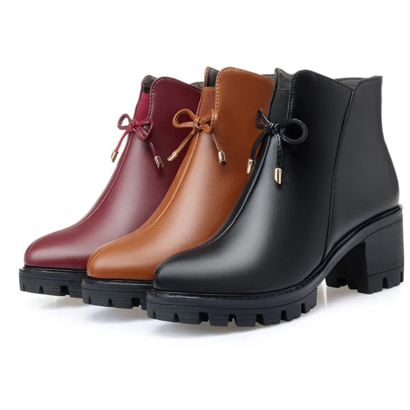 Stiefeletten-Set in Schwarz, Braun und Weinrot mit Schnürband und Profilsohle