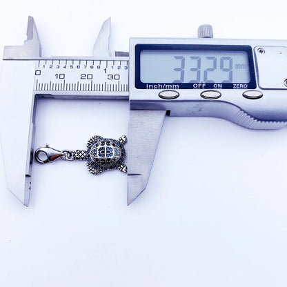 Schildkröten-Charms aus Sterlingsilber, am Karabiner, mit Messschieber vermessen