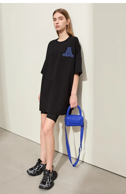 Damen Rundhals-T-Shirt im minimalistischen Stil mit lässiger Stickerei und kurzen Ärmeln