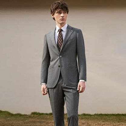Eleganter Herrenanzug aus 67% Wolle: Grauer Nadelstreifen, Einreiher, Business & Hochzeit, Slim Fit