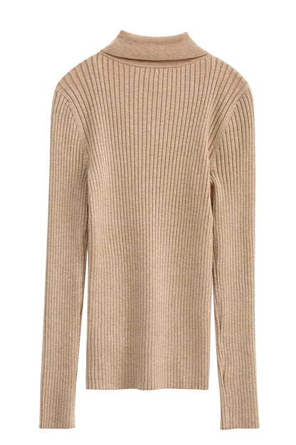 Damenpullover aus Strick, beige, hoher gerippter Kragen, lange Ärmel