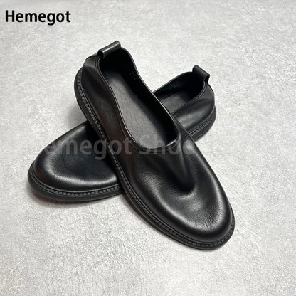 Schwarze Leder-Loafer im Paar, Schlupföffnung, flache Sohle