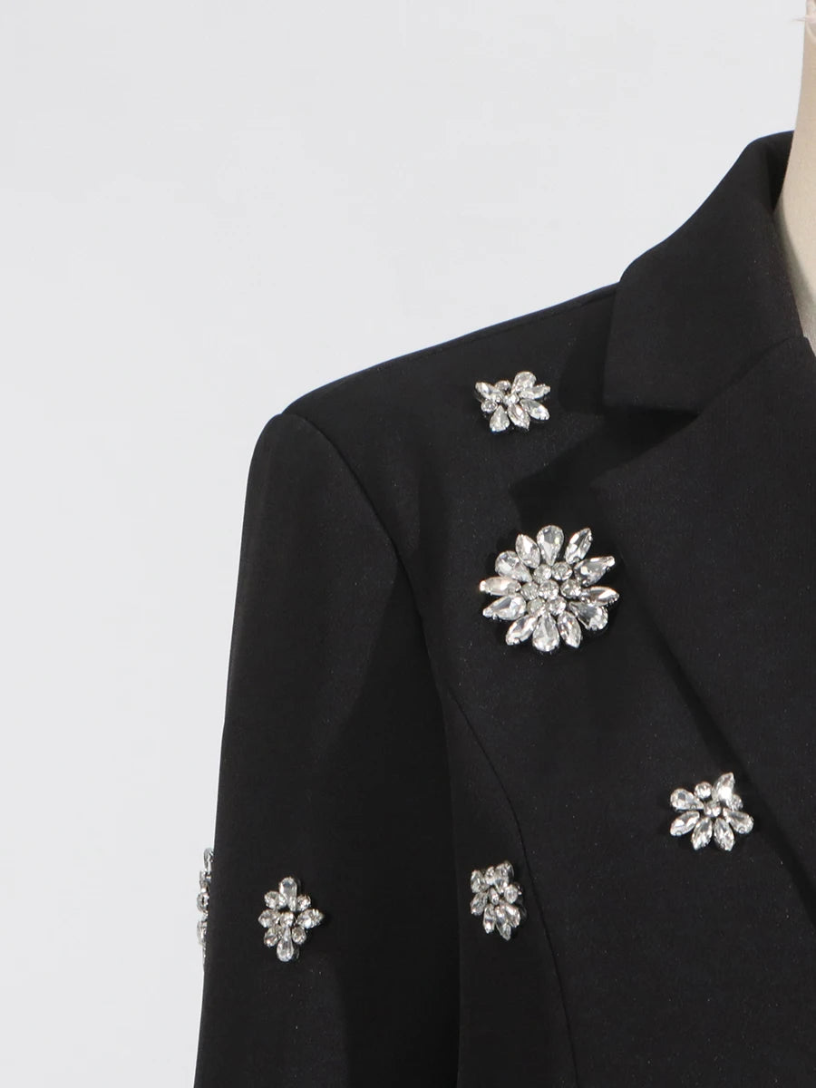 Ärmelloses Damen-Spitzenkleid mit Rundhalsausschnitt und Patchwork-Design – figurbetont und mit Hohldetails.