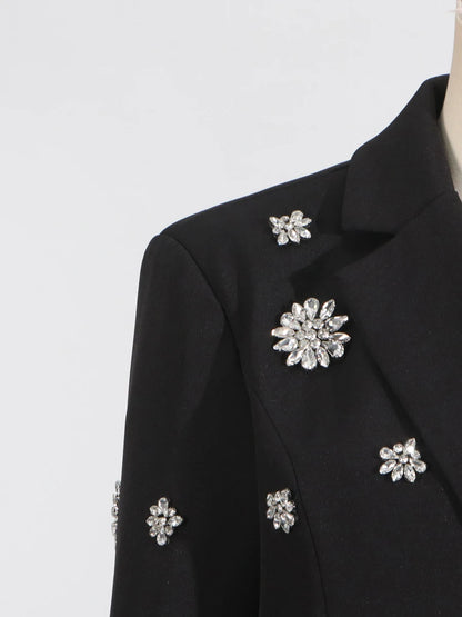 Ärmelloses Damen-Spitzenkleid mit Rundhalsausschnitt und Patchwork-Design – figurbetont und mit Hohldetails.
