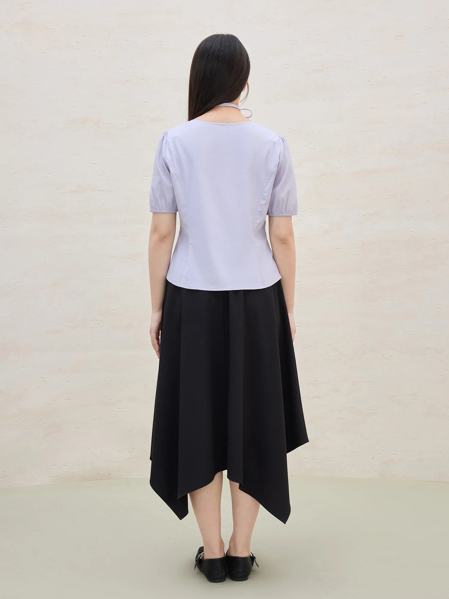 Kurzärmeliges Damen-Shirt im maritimen Stil mit Kontrastkragen – figurbetont und vielseitig kombinierbar