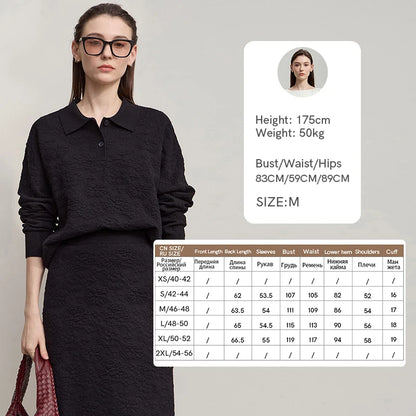 Schwarzes Damen-Set: Pullover mit Polokragen und Midirock mit Reliefstrick