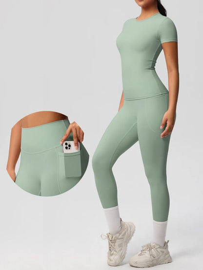 Yogaanzug (2-teilig) in Hellgrün: T-Shirt und Leggings, Slim-Fit, Taschen-Detail
