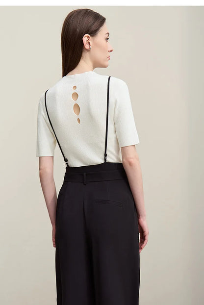 Damen-Strickpullover, offwhite Mock Neck, Rückseite mit 3 Loch-Aussparungen