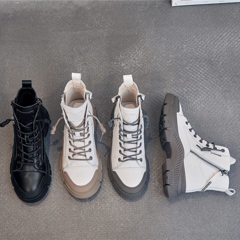 Sneaker-Boots: schwarze und weiße Damenschuhe mit Schnürung und Reißverschluss, Profilsohle