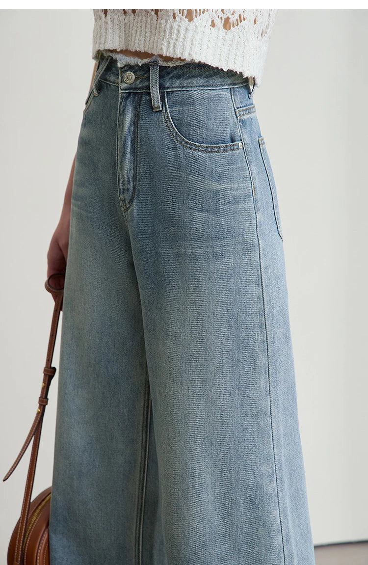 Damen Jeans im minimalistischen Stil mit weitem Bein und niedriger Taille