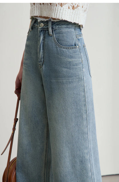 Damen Jeans im minimalistischen Stil mit weitem Bein und niedriger Taille
