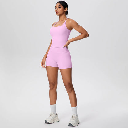 Rosa Yoga-Set mit ärmelloser Weste und High-Waist-Shorts, 3/4-Ansicht