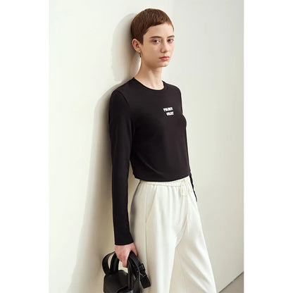 Damen T-Shirt mit minimalistischem Design und gesticktem Brief für den Herbst