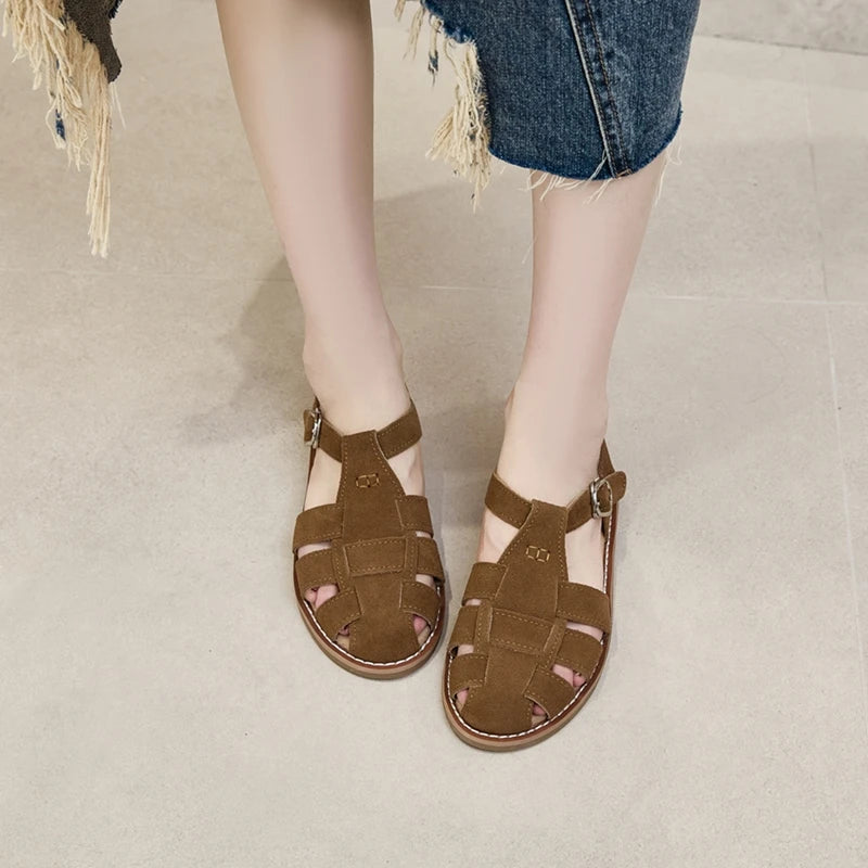 AIYUQI Flat-soled Retro Genuine Leather Hollow Baotou Sandals Women's 2025 New Hollow Pig Cage Women's Sandals