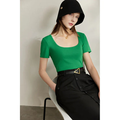 Klassisches Damen-T-Shirt mit V-Ausschnitt und kurzen Ärmeln – lässig und dehnbar für den Sommer.