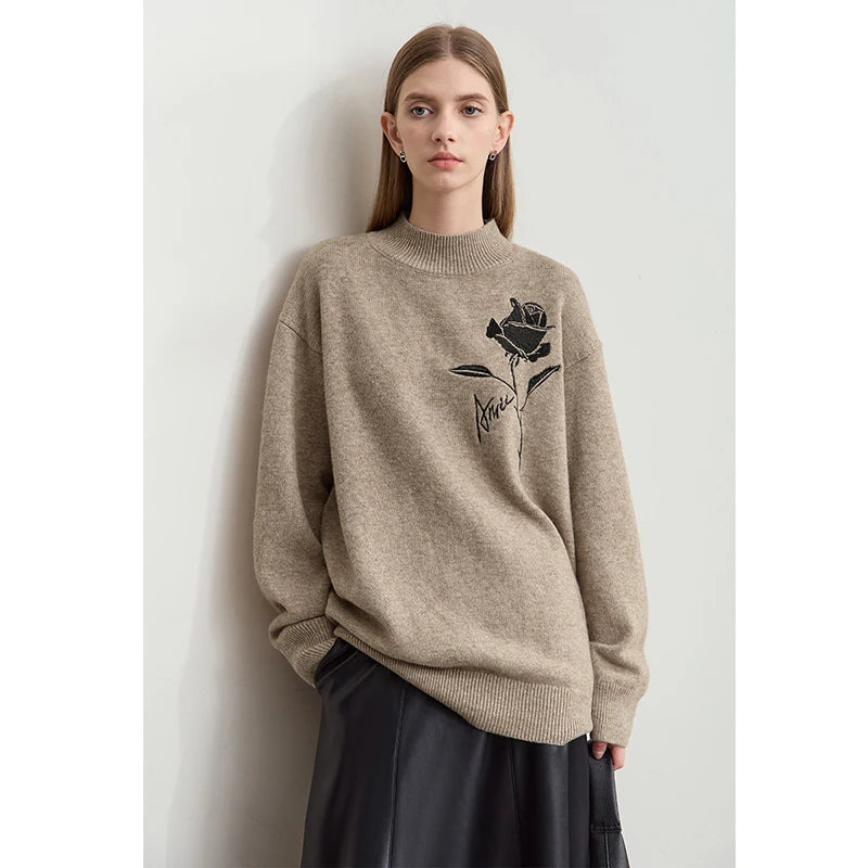 Beiger Damenpullover mit Rundhalsausschnitt und schwarzer Rosen-Stickerei, locker sitzend