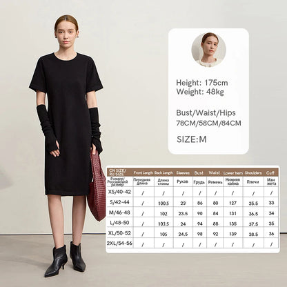 Schwarzes Damen-Strickkleid mit kurzem Ärmel, Rundhalsausschnitt und elastischem Komfortschnitt