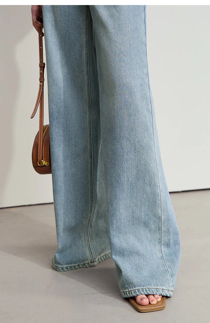 Damen Jeans im minimalistischen Stil mit weitem Bein und niedriger Taille