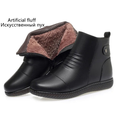 Schwarze Winterstiefelette mit braunem warmem Futter, kurzer Schaft, griffige Laufsohle