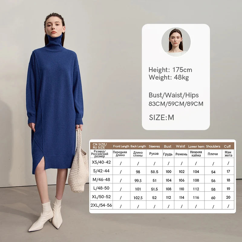 Blaues Strickkleid mit Rollkragen und langen Ärmeln, Midi-Länge mit Schlitz
