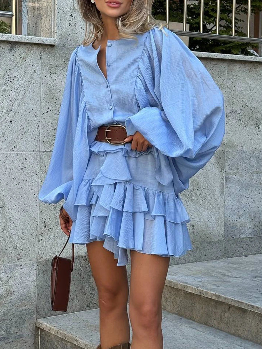 Asymmetrisches ärmelloses Damenkleid mit Rundhalsausschnitt und Stickerei – figurbetont und hohldesignt.