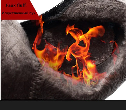 Fellfutter der Stiefelette mit Flammen-Illustration, Faux-Flausch Hinweis