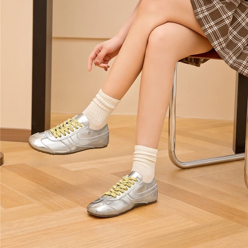 Deutsche Trainingsschuhe für Damen, 2025, neue Damen-Turnschuhe aus echtem Leder, flache Schnürung, Retro, große Forrest Gump-Schuhe für Damen